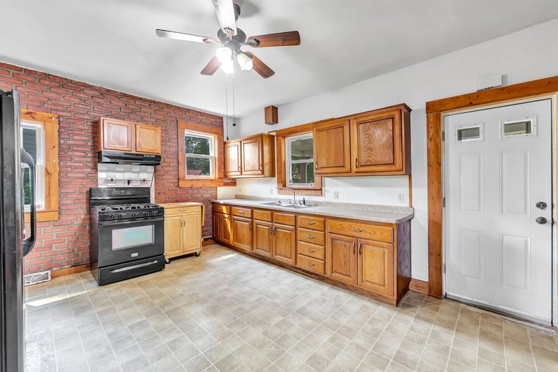 520 S Union St, Shawano, WI 54166-2932
