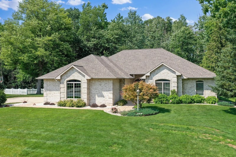 1184 Pleasant Valley Dr, Oneida, WI 54155-8634