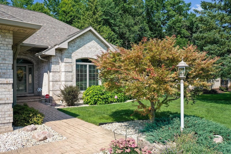 1184 Pleasant Valley Dr, Oneida, WI 54155-8634