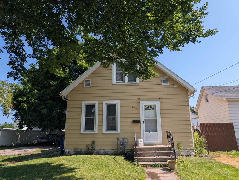 1155 Stuart St, Green Bay, WI 54301