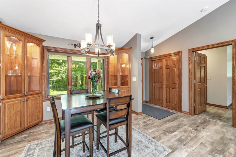7944 Oak Ridge Ct, Oconto Falls, WI 54154-9690
