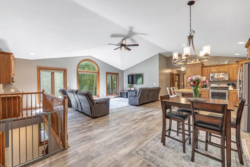 7944 Oak Ridge Ct, Oconto Falls, WI 54154-9690