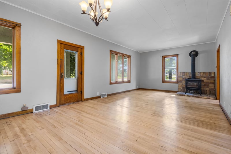 355 Nye St, Hortonville, WI 54944
