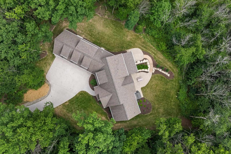 635 Ruys Woods Ct, Combined Locks, WI 54113