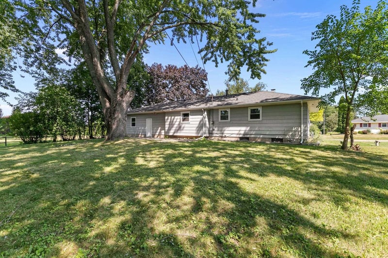 575 Glendale Ave, Oshkosh, WI 54901