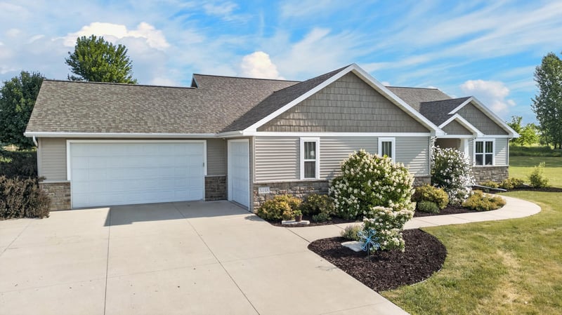 5148 High Point Dr, Winneconne, WI 54986
