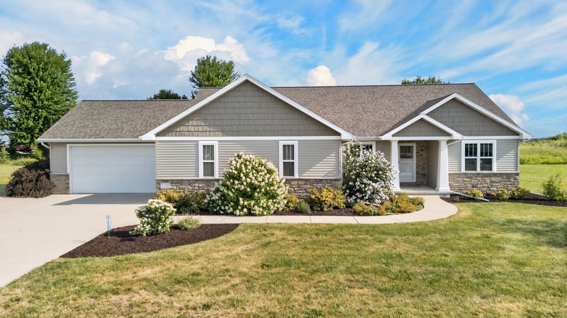 5148 High Point Dr, Winneconne, WI 54986
