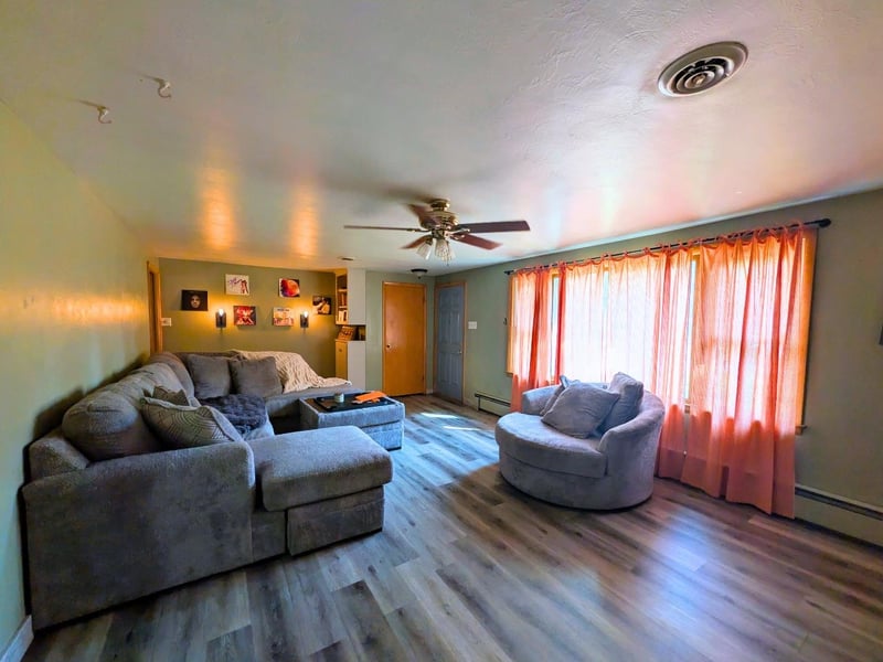 147 Hilltop Dr, Green Bay, WI 54301-2711