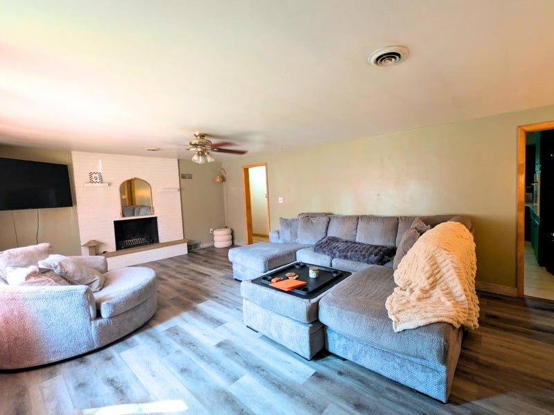 147 Hilltop Dr, Green Bay, WI 54301-2711