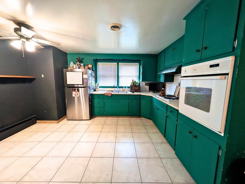 147 Hilltop Dr, Green Bay, WI 54301-2711