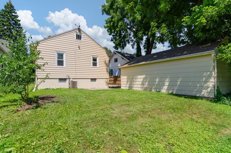 735 S Baird St, Green Bay, WI 54301