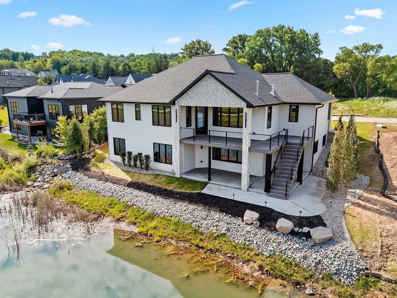 1761 Bobby Jones Dr, De Pere, WI 54115-5608