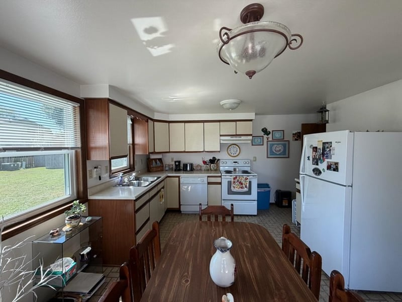 418 Kelly Jo Dr, Green Bay, WI 54303-4523