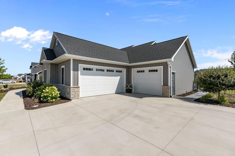 3001 W Old Oak Dr, Appleton, WI 54913
