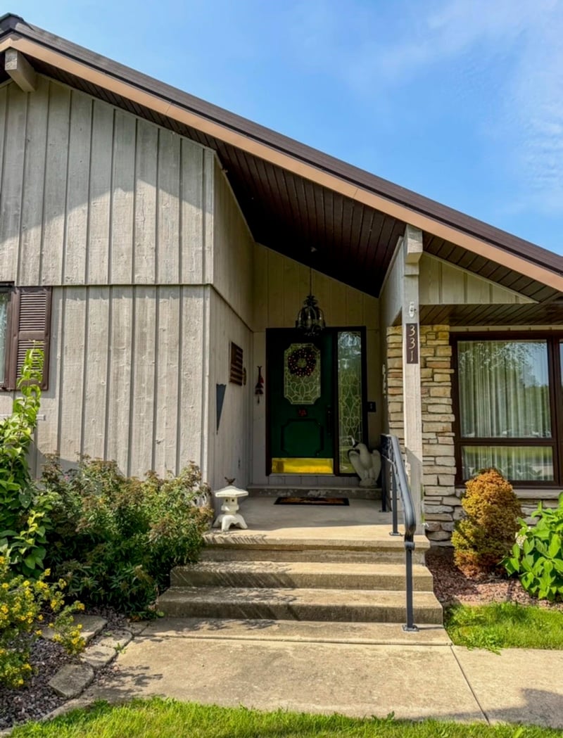 331 Orchard Cir, Gillett, WI 54124-0106
