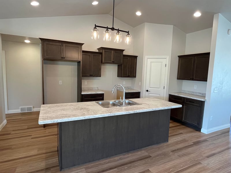 1430 Caroline Dr, New London, WI 54961-7317