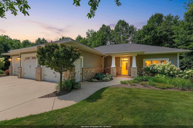 3940 Sunnyview Rd, De Pere, WI 54115