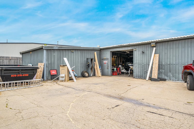 2825 Bowen St, Oshkosh, WI 54901