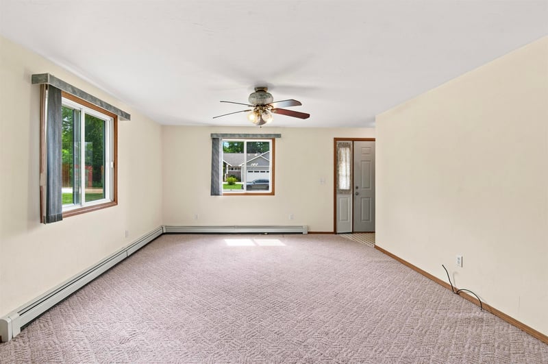 2380 Riverview Dr, Green Bay, WI 54313-6707
