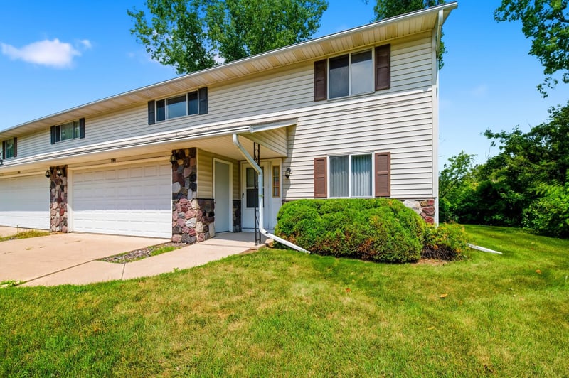2380 Riverview Dr, Green Bay, WI 54313-6707