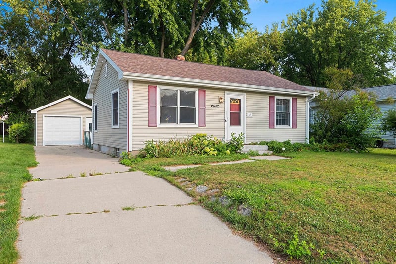 2532 Libal St, Green Bay, WI 54301-1747