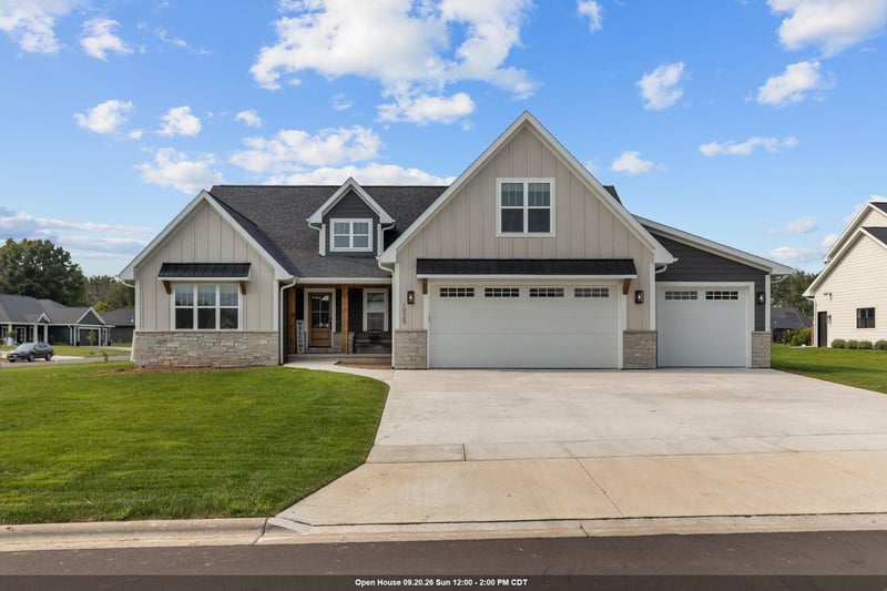 1029 Lancaster Ct, Green Bay, WI 54313