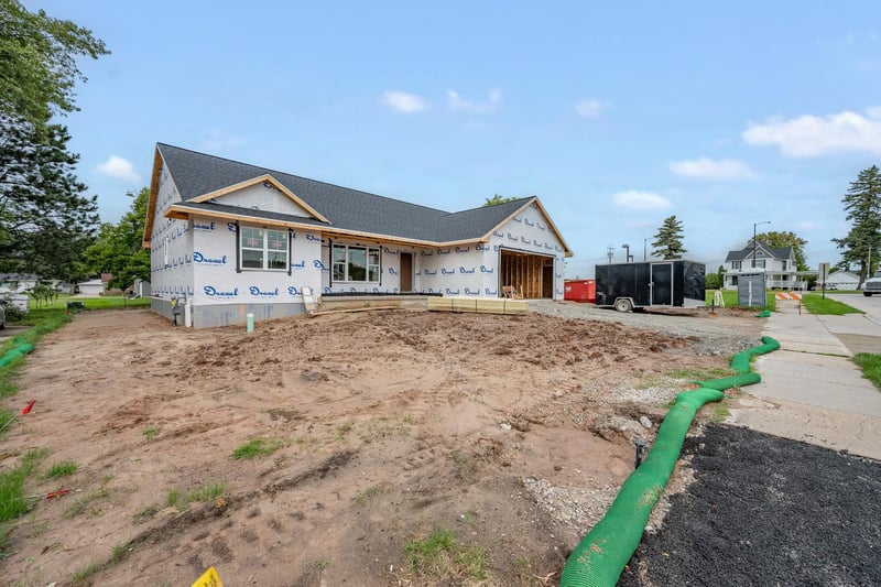 1033 Gray St, Green Bay, WI 54303