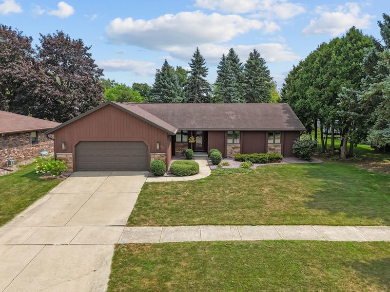 406 Silver Spring Dr, Green Bay, WI 54303-4566