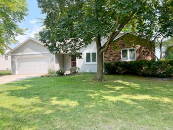 2151 Woodcrest Dr, Green Bay, WI 54304-1832