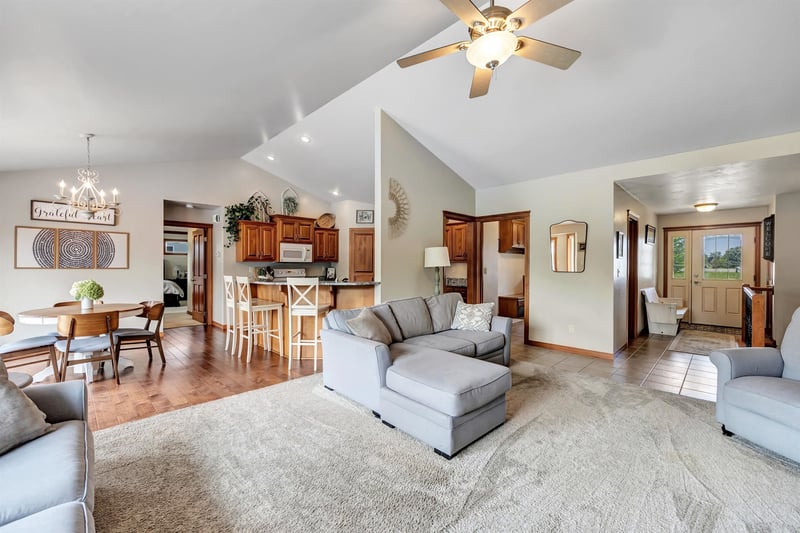 2519 Turnbury Rd, Green Bay, WI 54313-9552