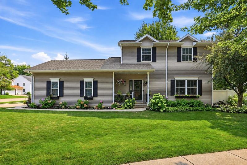 1520 Wellington Dr, Oshkosh, WI 54904