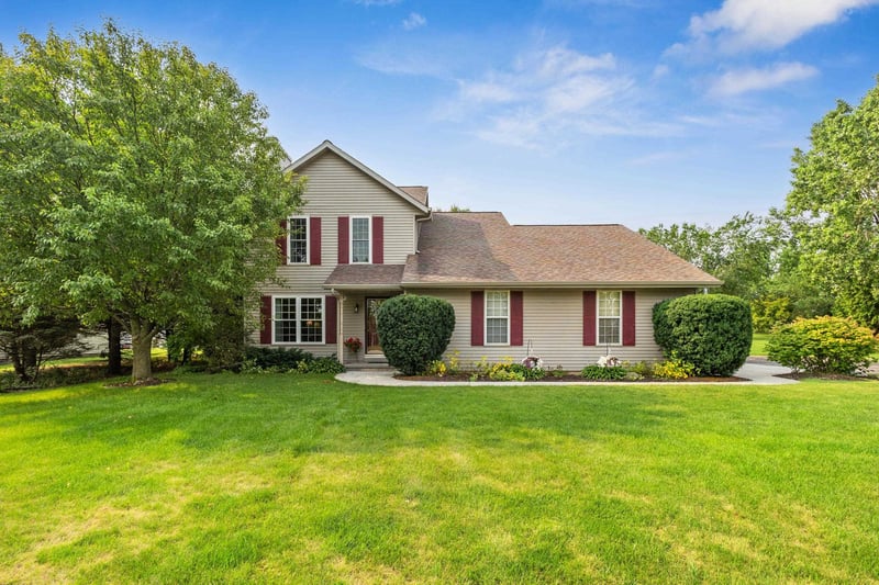 W6889 Greenridge Dr, Greenville, WI 54942