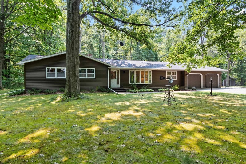 4390 Deprey Rd, Abrams, WI 54101