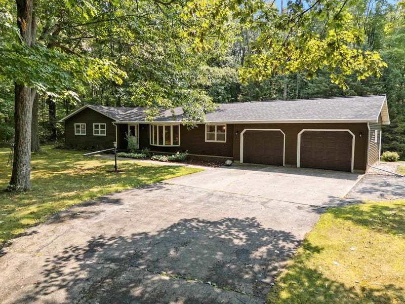 4390 Deprey Rd, Abrams, WI 54101