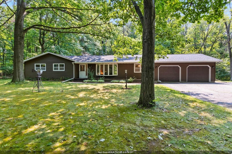 4390 Deprey Rd, Abrams, WI 54101