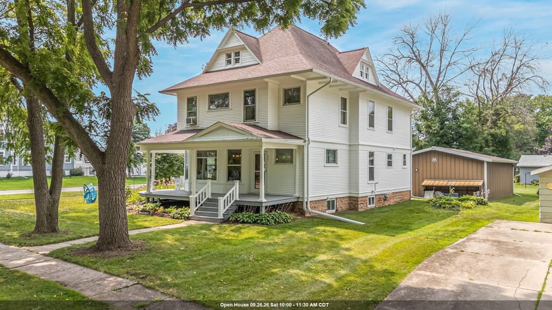 204 N 3rd St, Winneconne, WI 54986