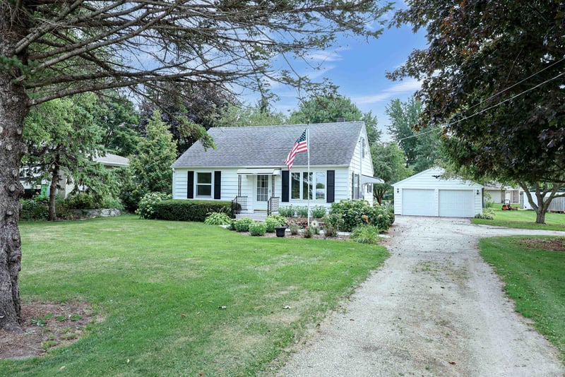 W6273 Old Highway Rd, Menasha, WI 54952