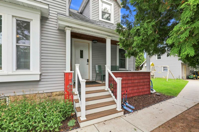 1102 W Lawrence St, Appleton, WI 54914-5249