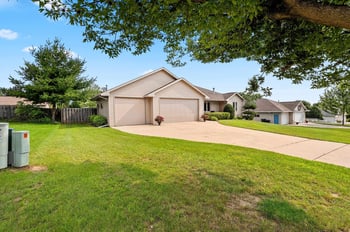 3182 Primrose Ln, Green Bay, WI 54313