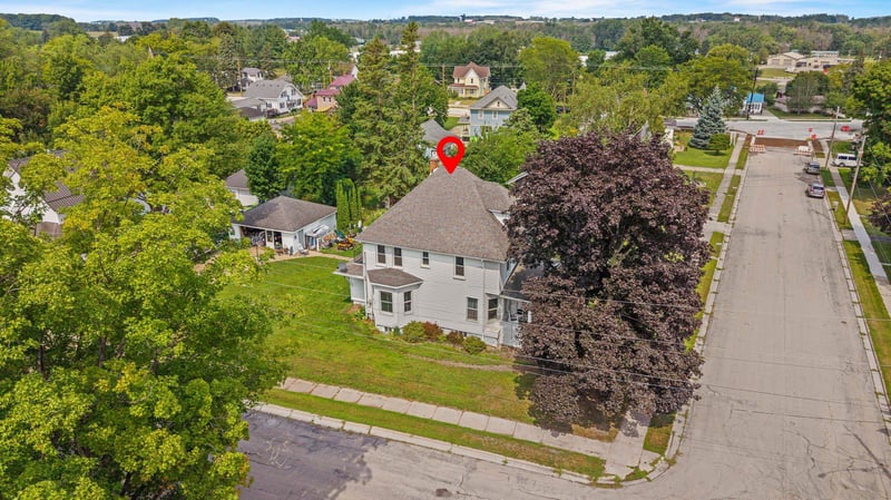 125 S Garden Ave, Gillett, WI 54124