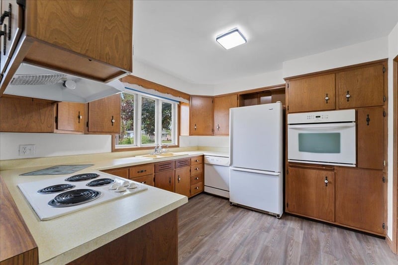 319 Parker Ave, Algoma, WI 54201