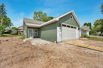 3152 East River Dr, Green Bay, WI 54301