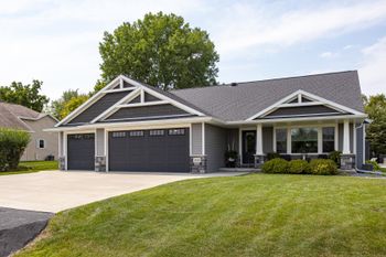 4944 Ormand Beach Ct, Oshkosh, WI 54904