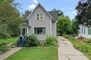 1240 S Jackson St, Green Bay, WI 54301-3038