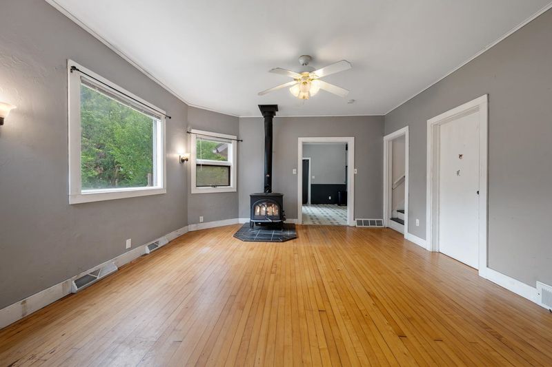 1240 S Jackson St, Green Bay, WI 54301-3038