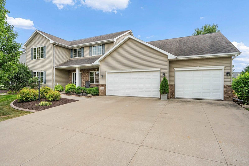 W6571 Austin Dr, Appleton, WI 54915-4852