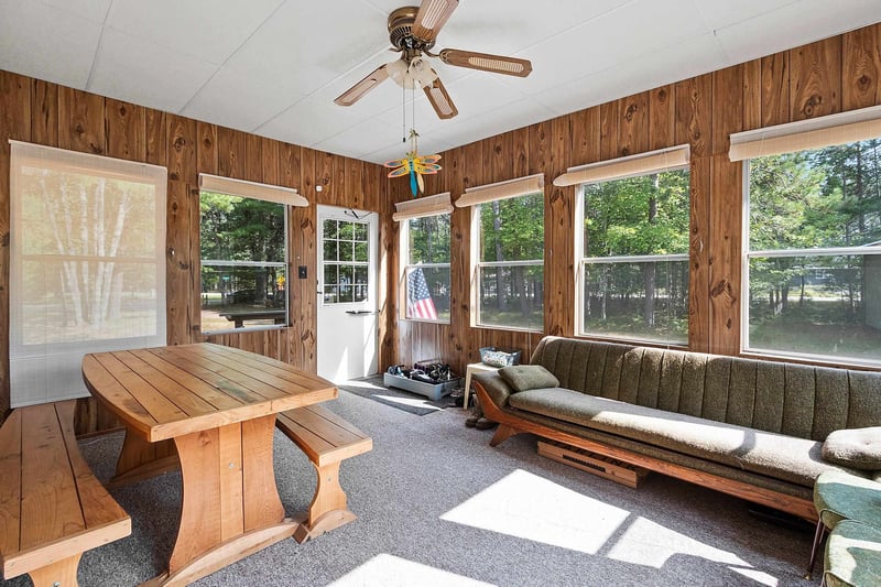 15303 Grindle Oak Dr, Mountain, WI 54149