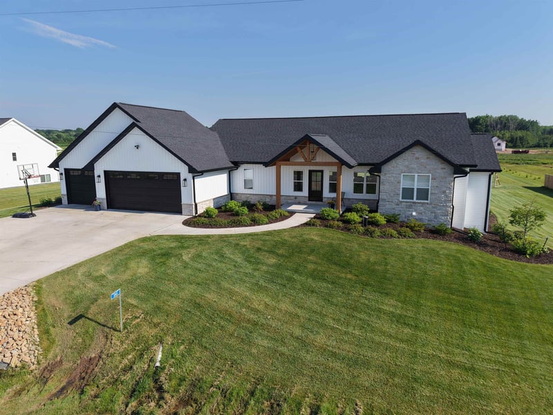 3765 Westpoint Rd, Suamico, WI 54313-1219