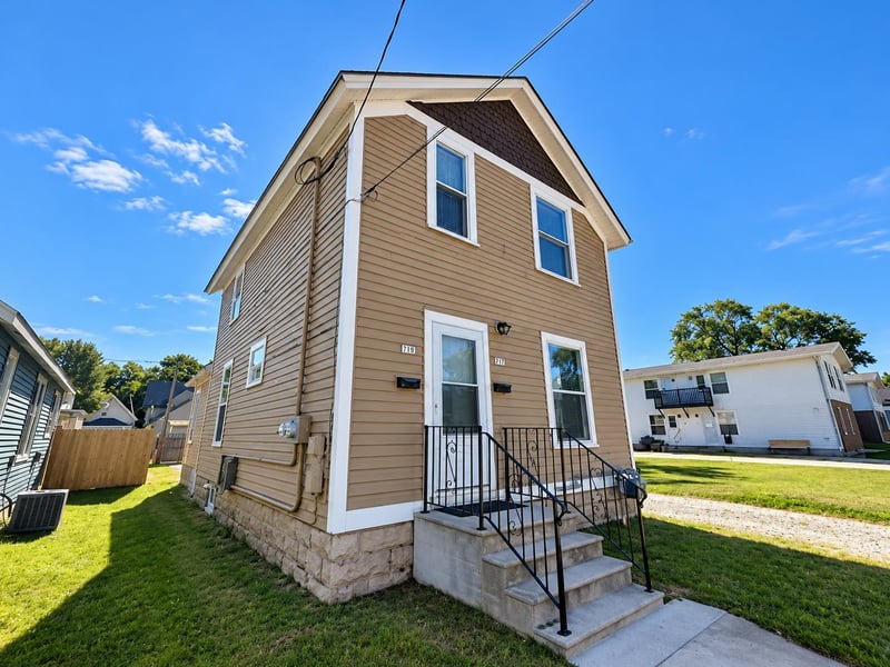 832 Frederick St, Oshkosh, WI 54901