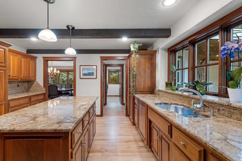 255 Traders Point Ln, Green Bay, WI 54302-5236